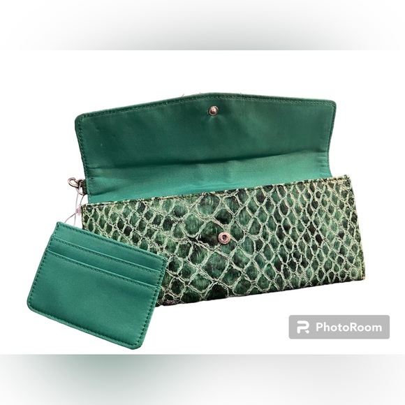 Unbranded Green Faux Snake Skin Wristlet/Wallet - Picture 3 of 6